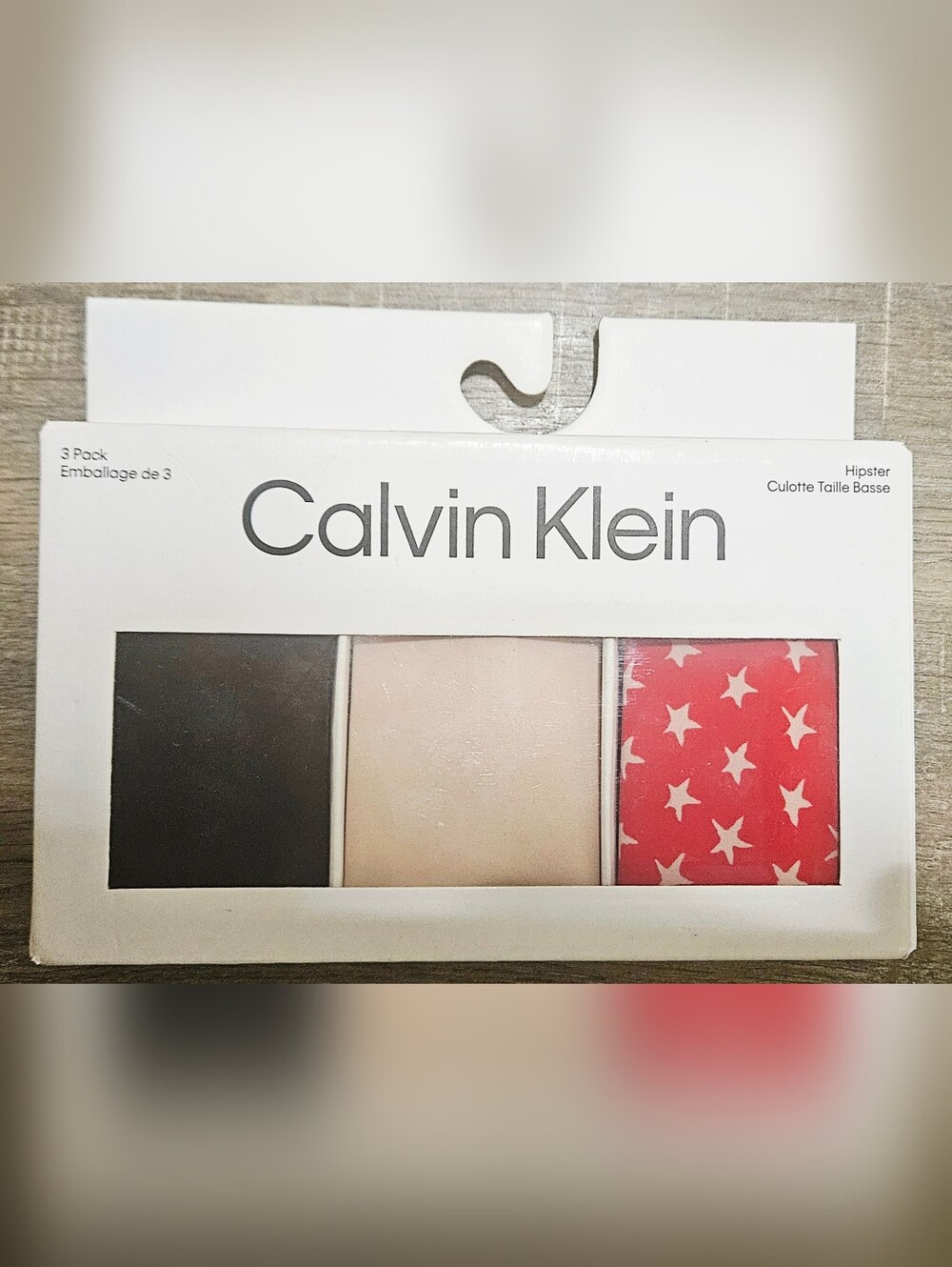 Calvin Klein Women’s Invisible Hipster Underwear 3 Pack. Size S (Black/Nude/Red)